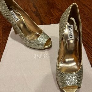 Badgley Mischka Glittering Gold/ Champagne Peep Toe Heels